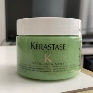 Scalp scrub cleanser by Kérastase